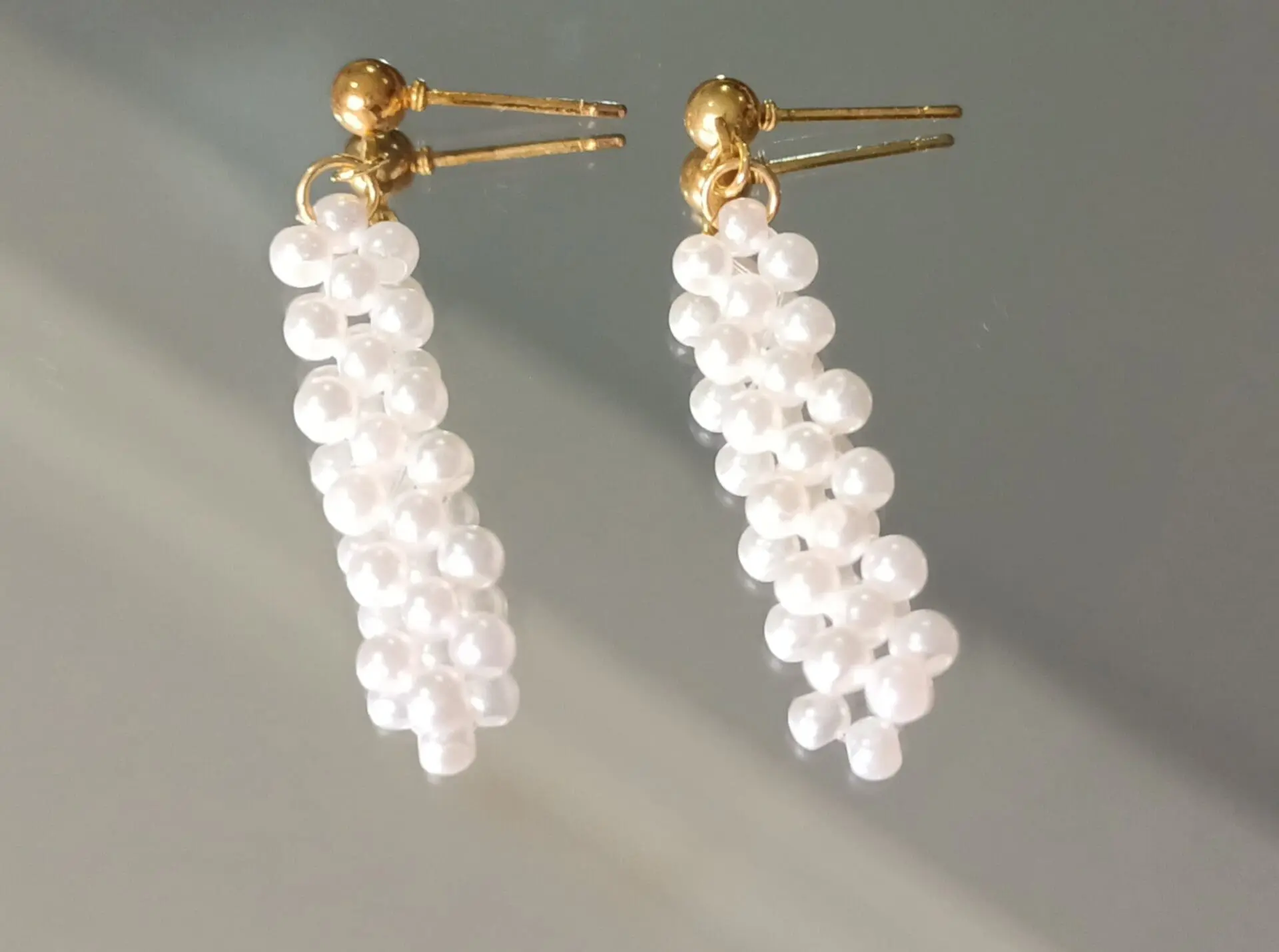 THE STONE Zigzag Faux Pearl Drop Earrings
