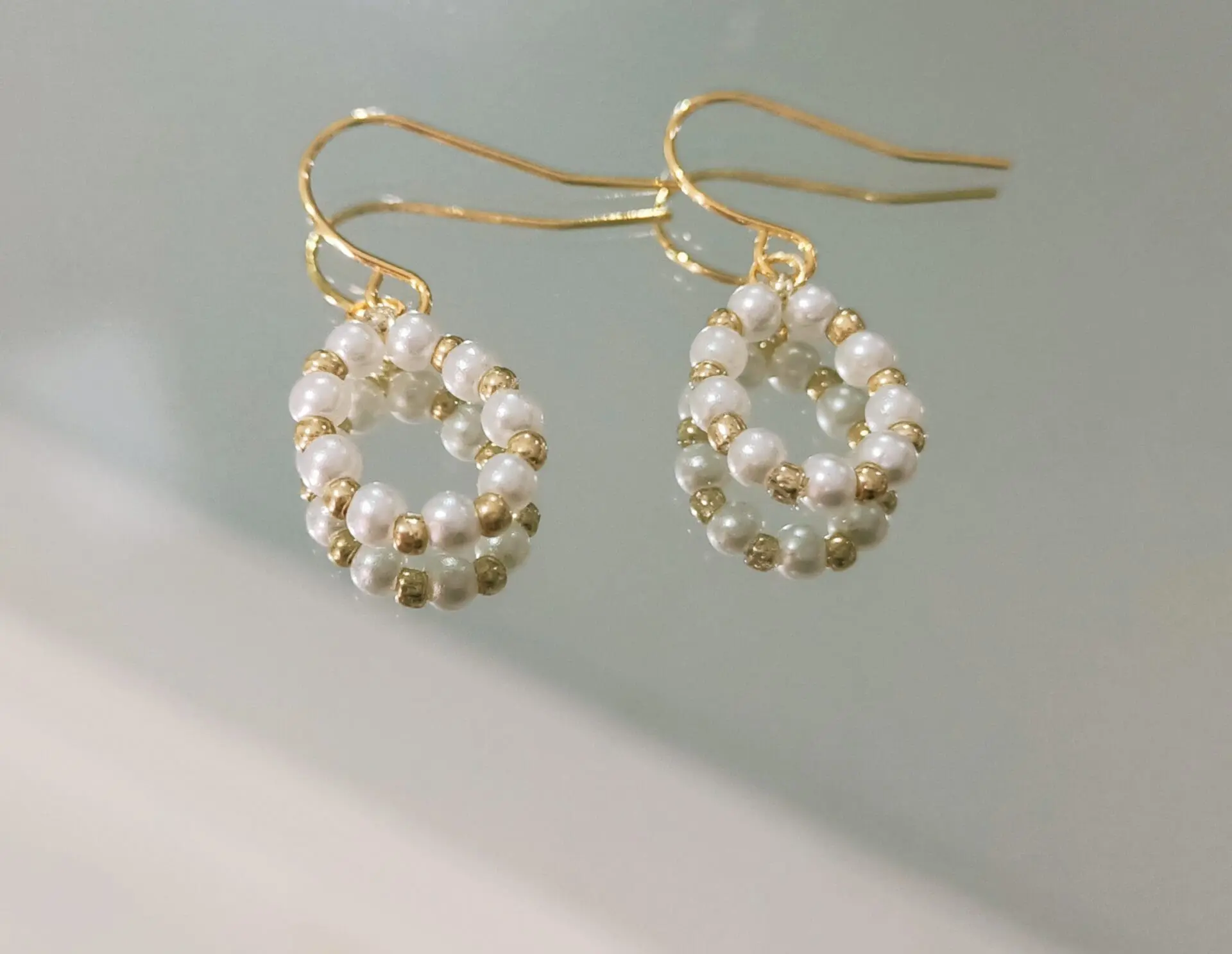 THE STONE Hoop Faux Pearl with Gold Bead Earrings