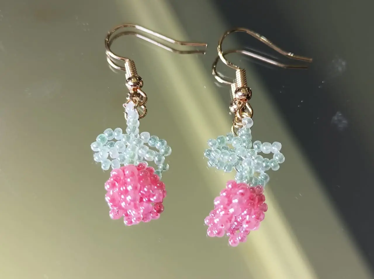 THE STONE Tulip Beaded Earrings